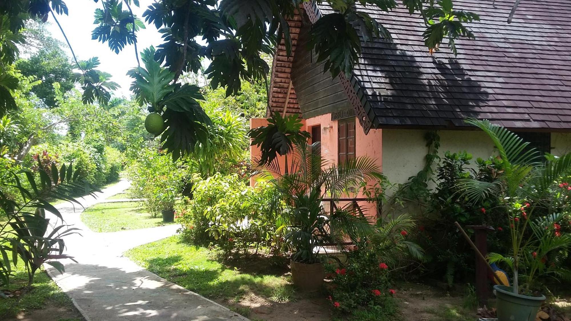 Firefly Beach Cottages Негрил Экстерьер фото